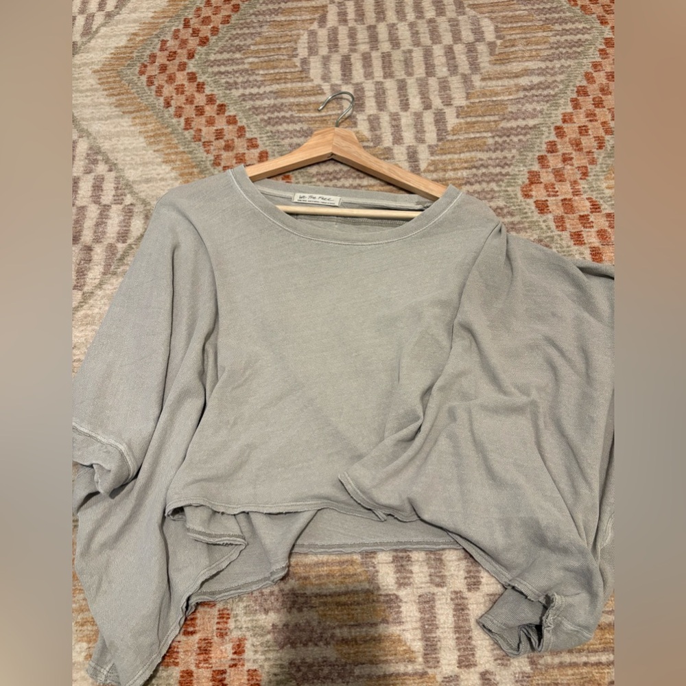 We The Free Light Gray Cropped Sweatshirt